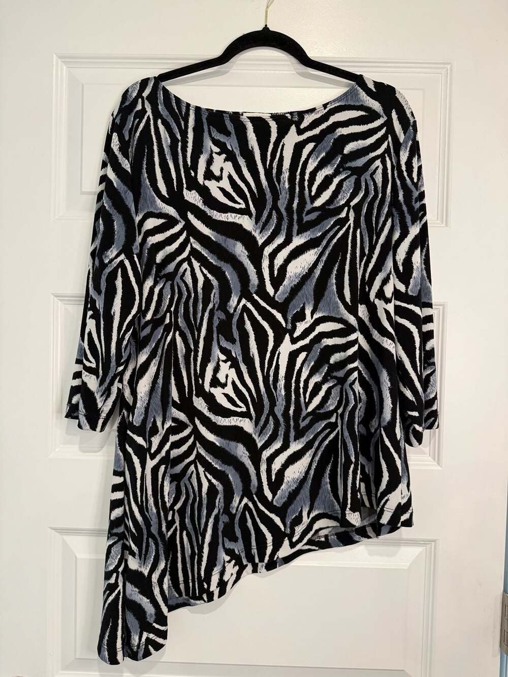 XL Chico's Zebra Striped Asymmetrical 3/4 Sleeve Top Size 3